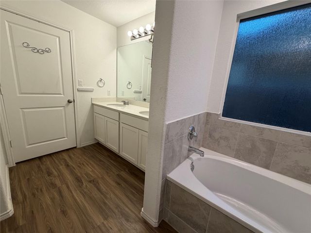 108 Esparza DR, Bastrop, TX 78602