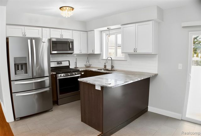 9768 Lincoln Court, Taylor, MI 48180