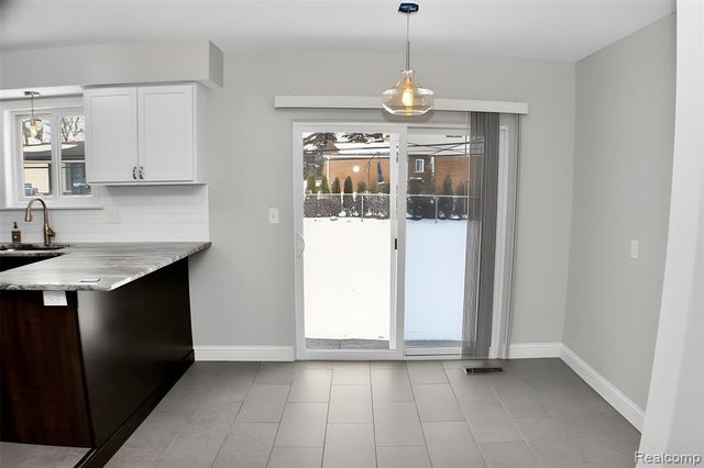 9768 Lincoln Court, Taylor, MI 48180