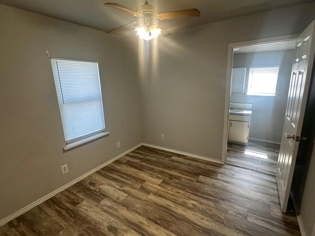 Image 7 of property listing at 2729 Houston Street, San Angelo, TX 76901