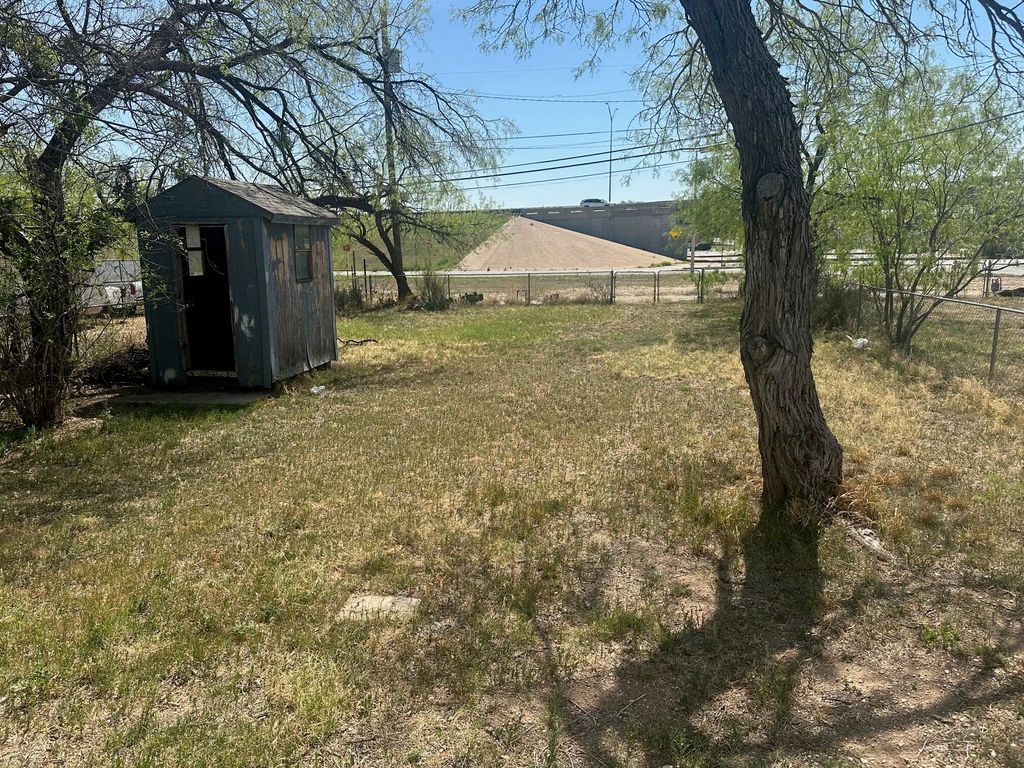 Image 9 of property listing at 2729 Houston Street, San Angelo, TX 76901