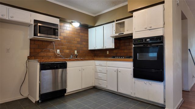 813 Waikiki Drive, Garland, TX 75043