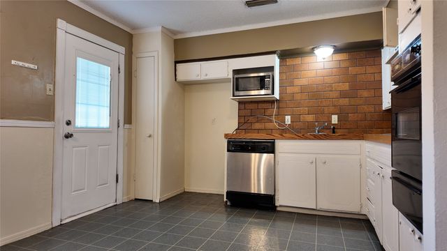813 Waikiki Drive, Garland, TX 75043