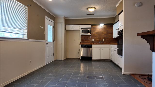 813 Waikiki Drive, Garland, TX 75043