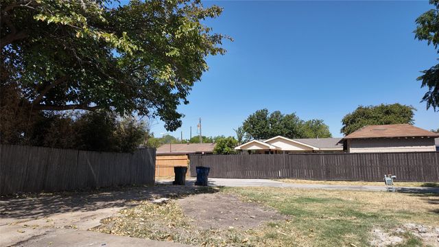 813 Waikiki Drive, Garland, TX 75043