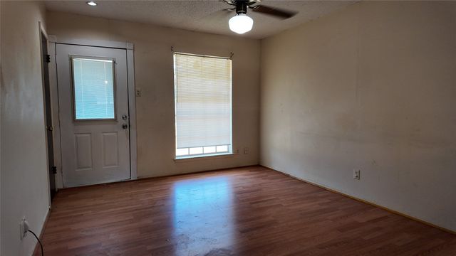 813 Waikiki Drive, Garland, TX 75043