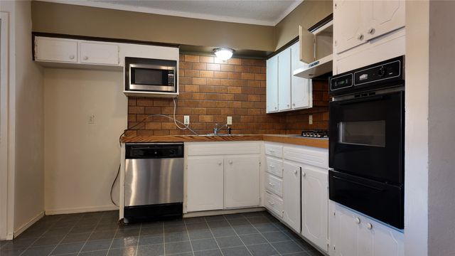 813 Waikiki Drive, Garland, TX 75043