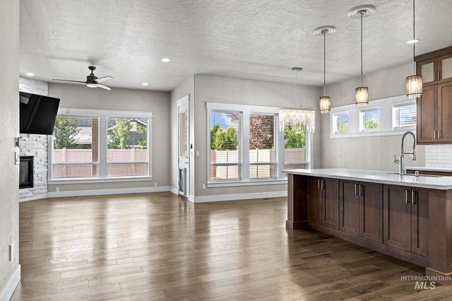 2934 E Murchison St, Meridian, ID 83642