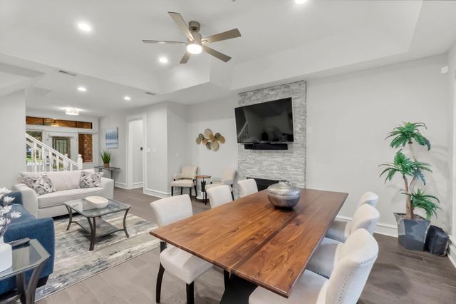 122 E Placid Hill Circle, The Woodlands, TX 77381