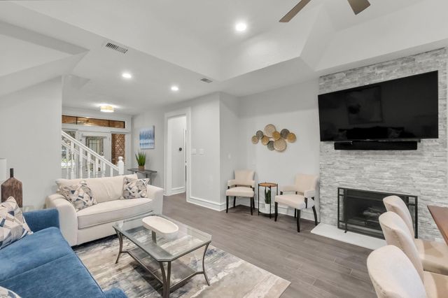122 E Placid Hill Circle, The Woodlands, TX 77381