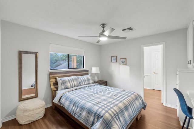 122 E Placid Hill Circle, The Woodlands, TX 77381