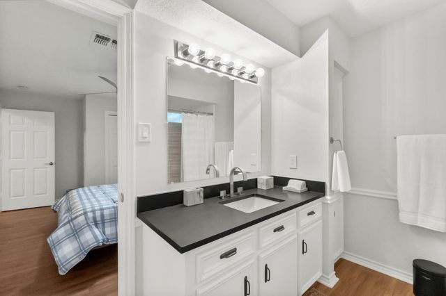 122 E Placid Hill Circle, The Woodlands, TX 77381