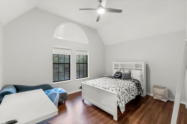 122 E Placid Hill Circle, The Woodlands, TX 77381