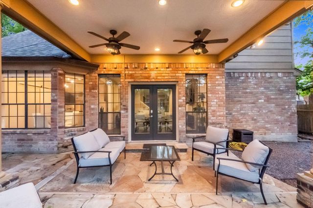 122 E Placid Hill Circle, The Woodlands, TX 77381