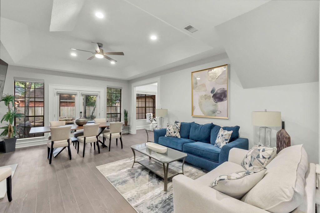 122 E Placid Hill Circle, The Woodlands, TX 77381