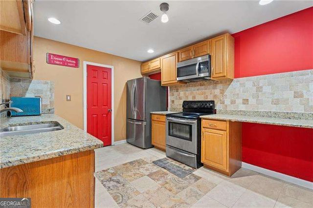 12174 CENTERRA Drive, Hampton, GA 30228