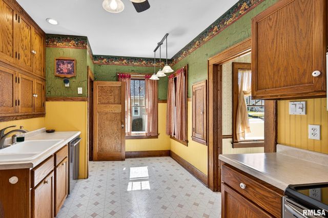 605 N MAIN Street, Washington, IL 61571