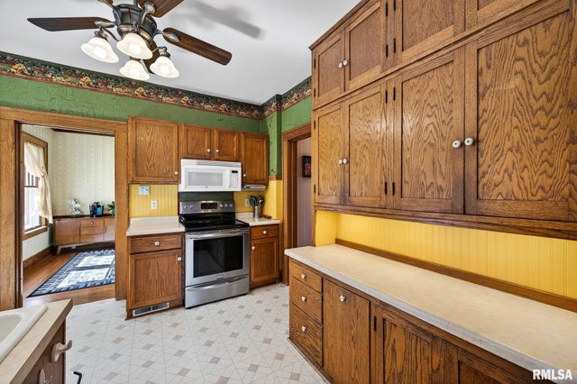 605 N MAIN Street, Washington, IL 61571