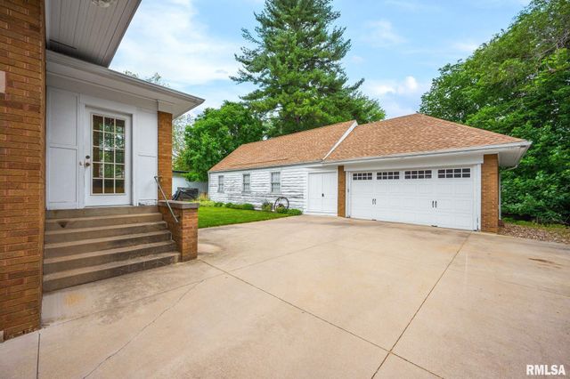 605 N MAIN Street, Washington, IL 61571