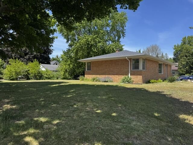 6205 N Garden Grove LANE, Glendale, WI 53209
