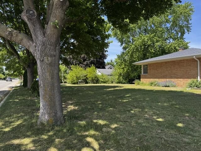 6205 N Garden Grove LANE, Glendale, WI 53209