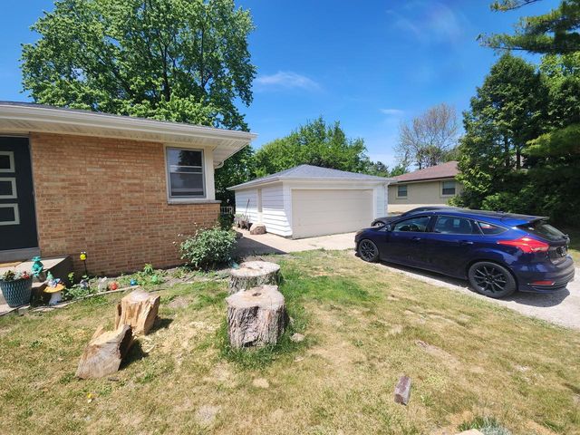 6205 N Garden Grove LANE, Glendale, WI 53209