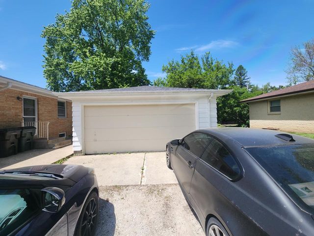 6205 N Garden Grove LANE, Glendale, WI 53209