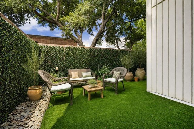 5001 Woodway 104, Houston, TX 77056