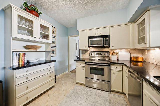 5001 Woodway 104, Houston, TX 77056