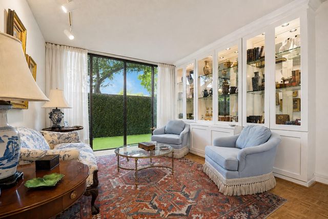 5001 Woodway 104, Houston, TX 77056