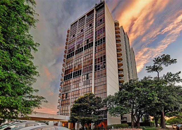5001 Woodway 104, Houston, TX 77056
