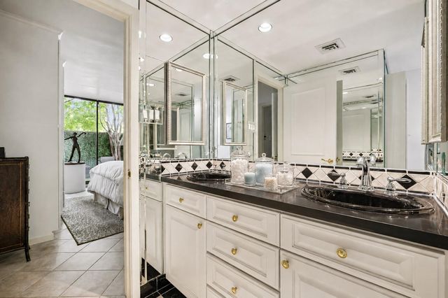 5001 Woodway 104, Houston, TX 77056