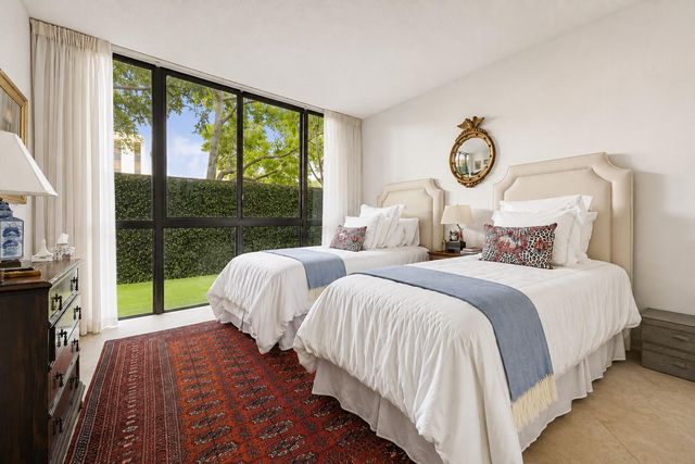 5001 Woodway 104, Houston, TX 77056