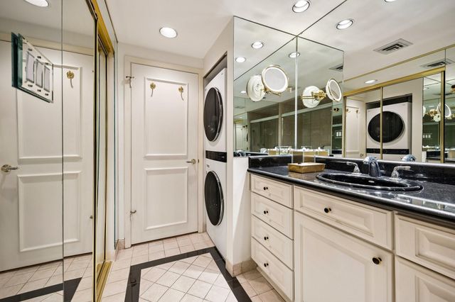 5001 Woodway 104, Houston, TX 77056