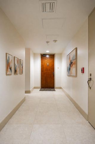 5001 Woodway 104, Houston, TX 77056