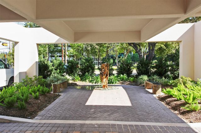5001 Woodway 104, Houston, TX 77056