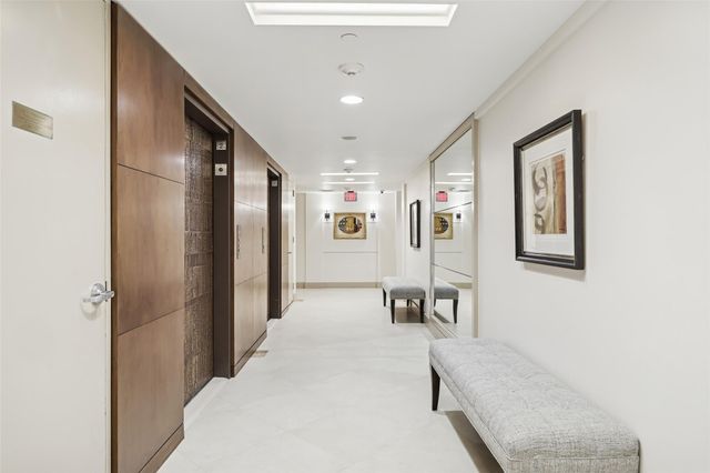5001 Woodway 104, Houston, TX 77056