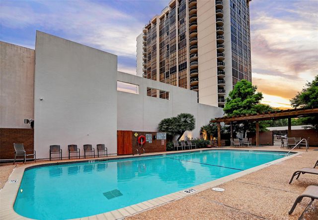 5001 Woodway 104, Houston, TX 77056
