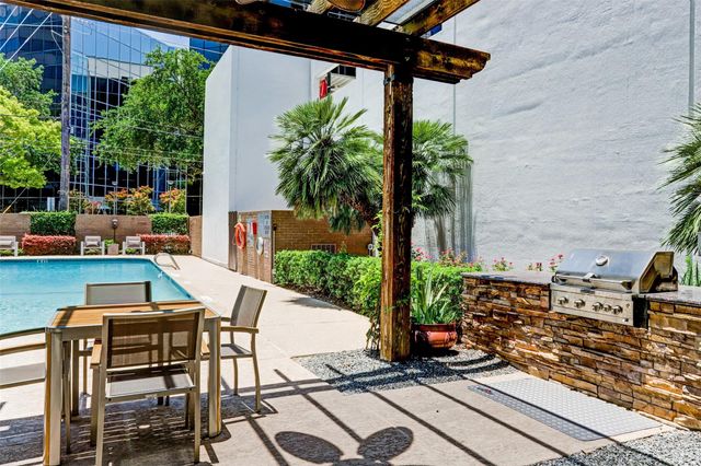 5001 Woodway 104, Houston, TX 77056