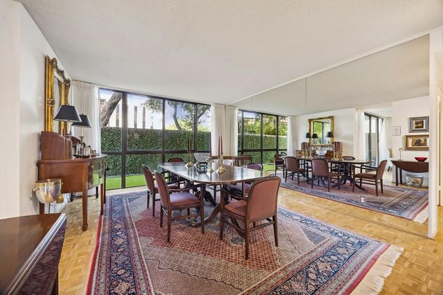 5001 Woodway 104, Houston, TX 77056