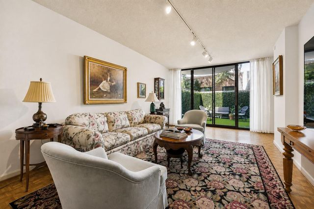 5001 Woodway 104, Houston, TX 77056