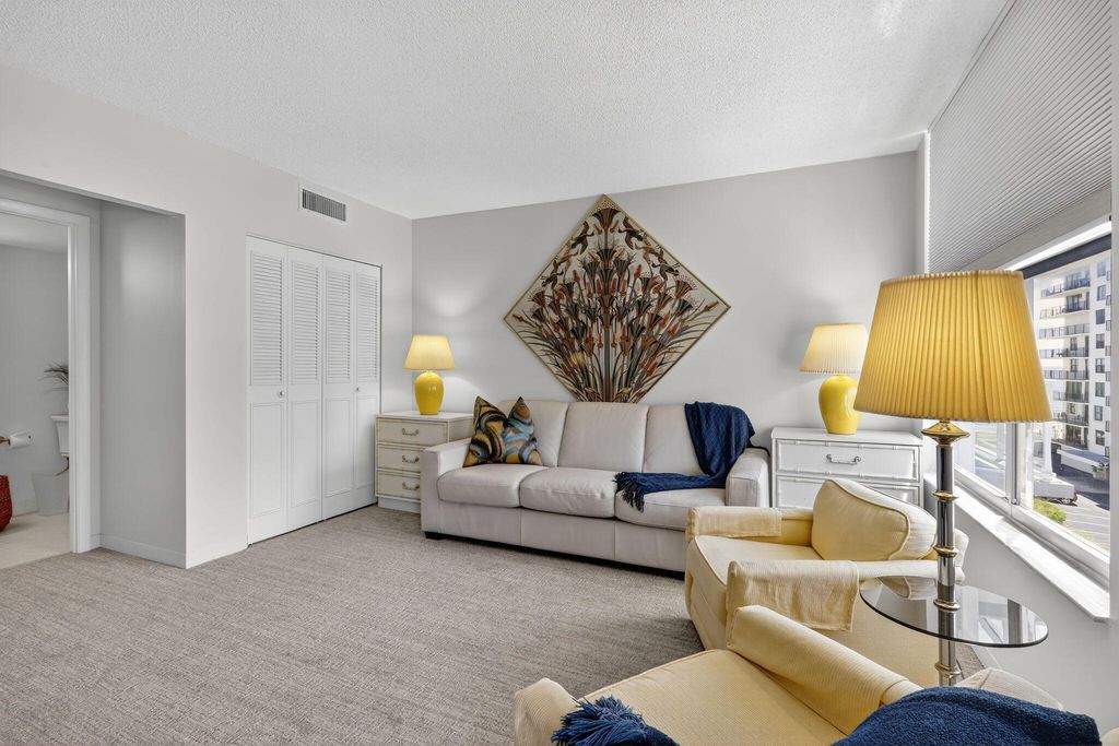 Image 11 of property listing at 3450 S Ocean Boulevard 4190, Palm Beach, FL 33480