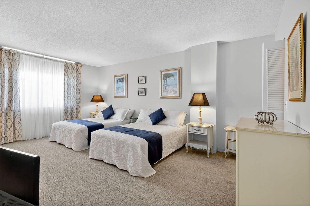 Image 15 of property listing at 3450 S Ocean Boulevard 4190, Palm Beach, FL 33480