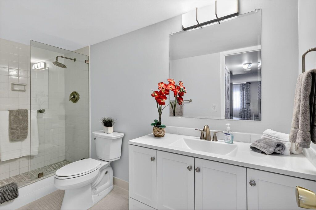 Image 17 of property listing at 3450 S Ocean Boulevard 4190, Palm Beach, FL 33480