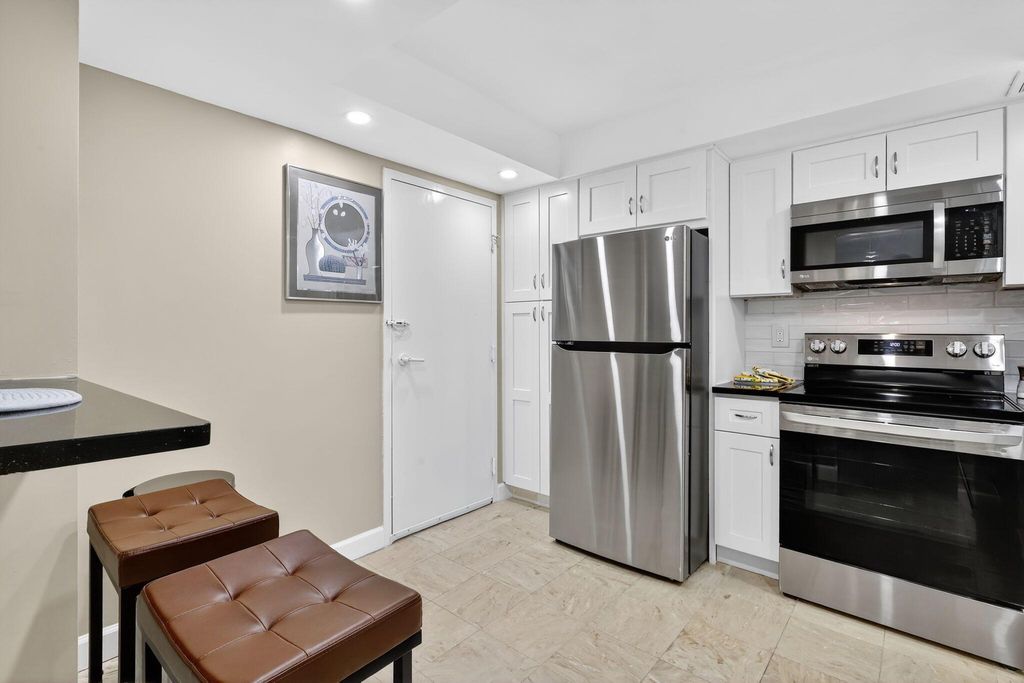 Image 6 of property listing at 3450 S Ocean Boulevard 4190, Palm Beach, FL 33480