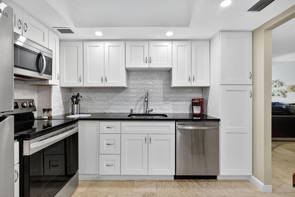 Image 7 of property listing at 3450 S Ocean Boulevard 4190, Palm Beach, FL 33480