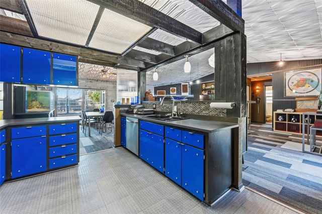 10730 DRUMMOND ROAD, Tampa, FL 33615