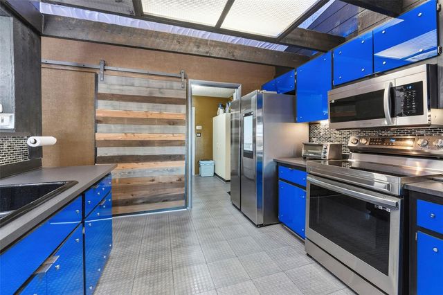 10730 DRUMMOND ROAD, Tampa, FL 33615