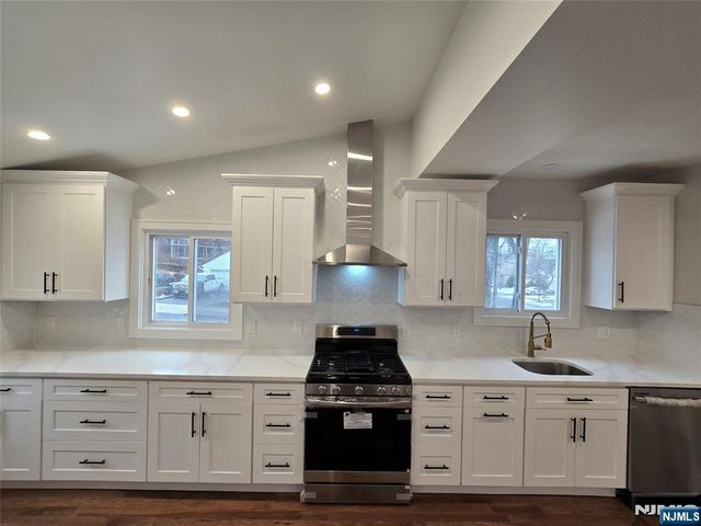 648 9th Street, Carlstadt, NJ 07072