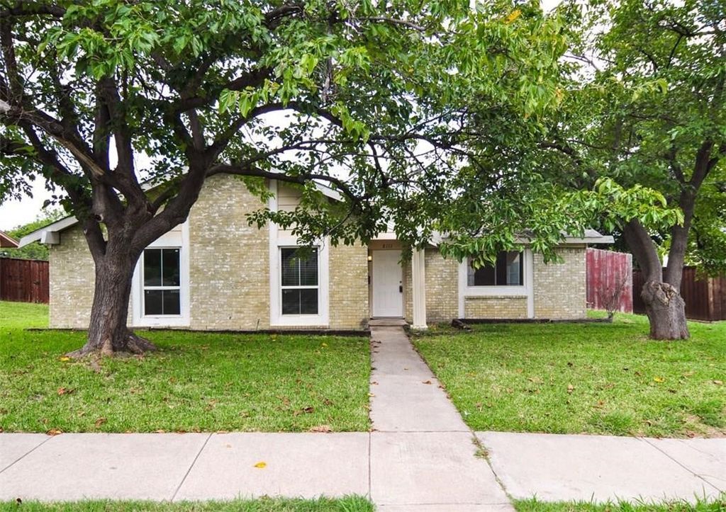 2111 Sheraton Drive, Carrollton, TX 75002